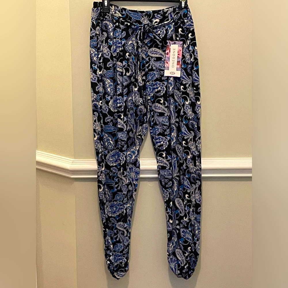 NWT. Ladies One 5 One belted pants.  M.
